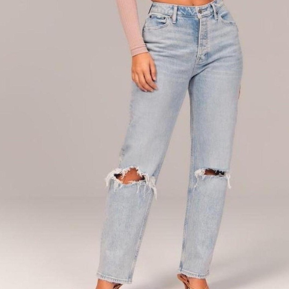 Abercrombie & Fitch The Mom High High Light Blue Ripped Knee Jenas